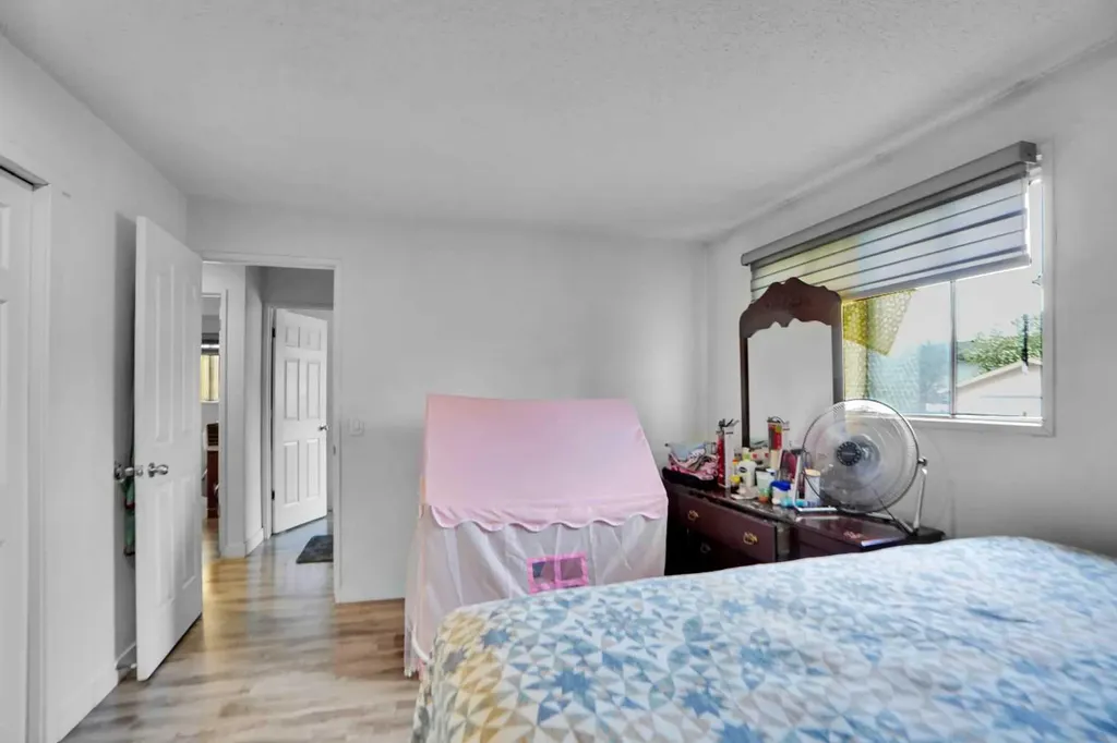 168 Castlebrook Drive NE Calgary AB t3j5k2