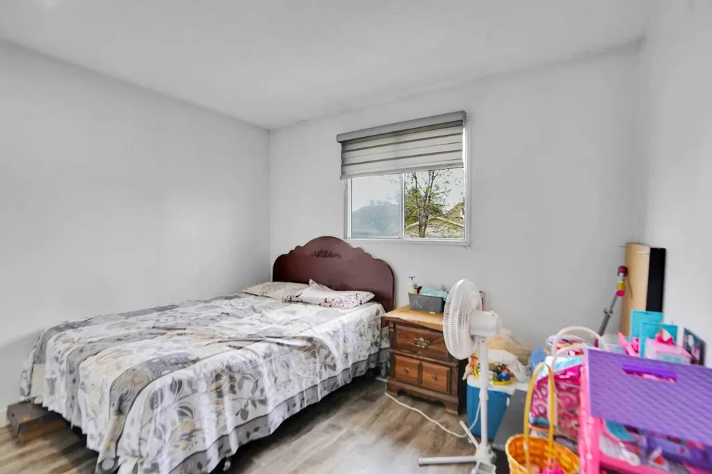 168 Castlebrook Drive NE Calgary AB t3j5k2