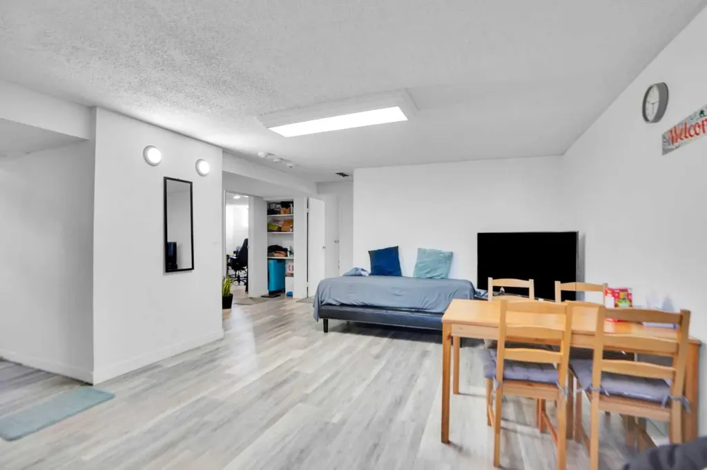 168 Castlebrook Drive NE Calgary AB t3j5k2