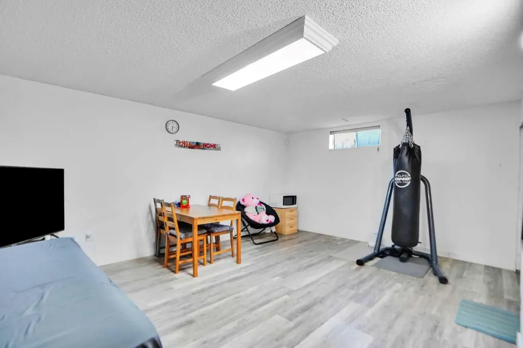 168 Castlebrook Drive NE Calgary AB t3j5k2