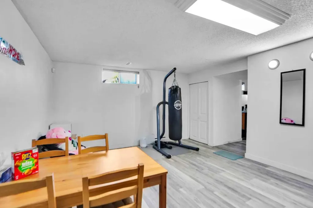 168 Castlebrook Drive NE Calgary AB t3j5k2
