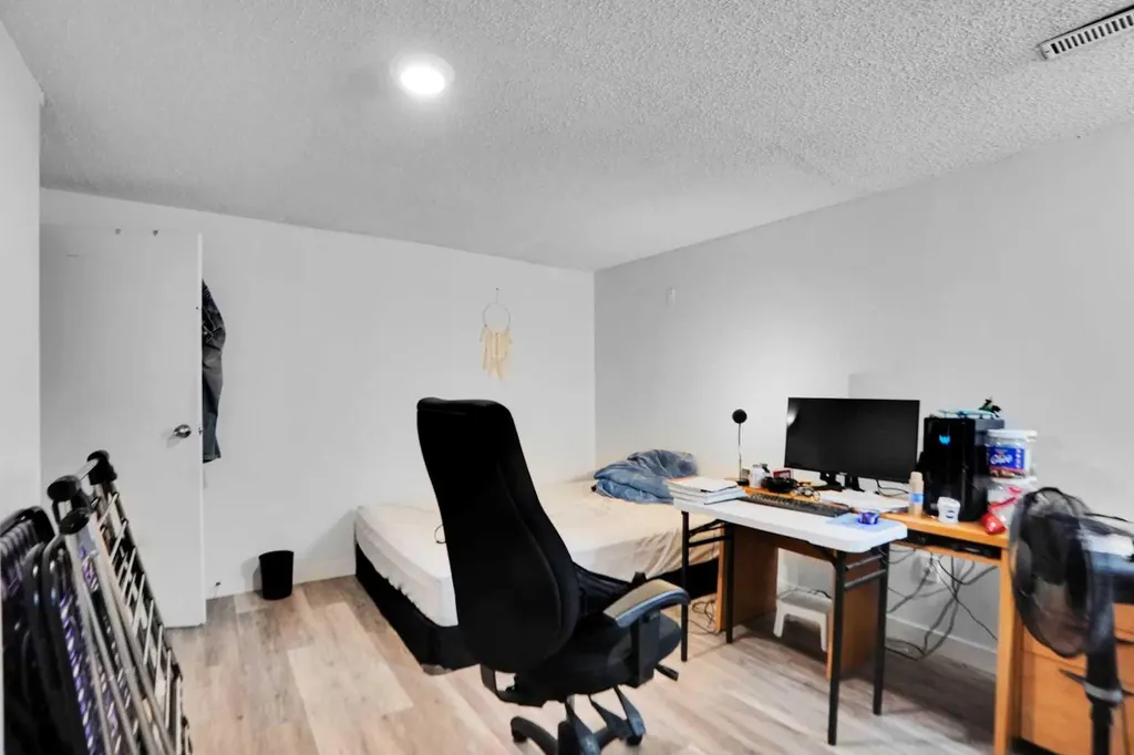 168 Castlebrook Drive NE Calgary AB t3j5k2