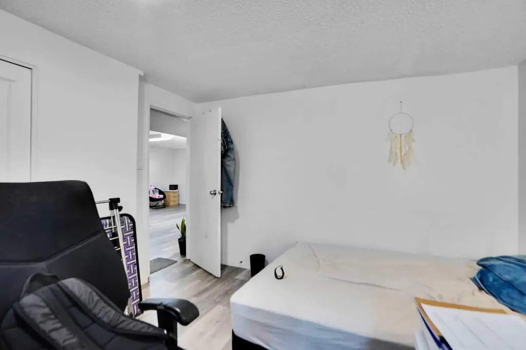 168 Castlebrook Drive NE Calgary AB t3j5k2