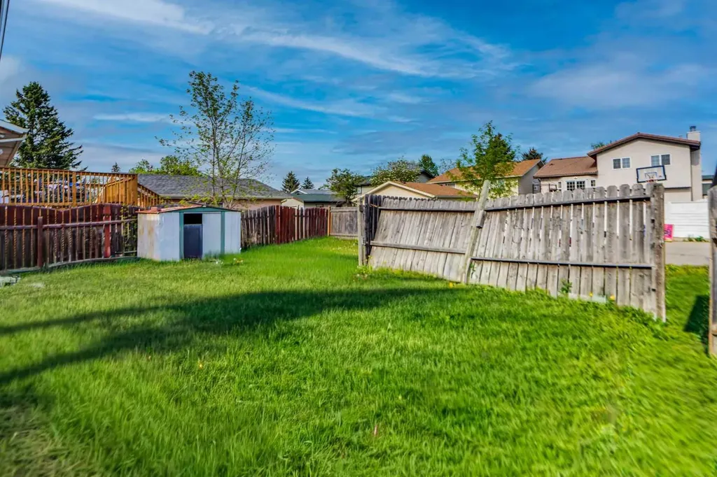 168 Castlebrook Drive NE Calgary AB t3j5k2