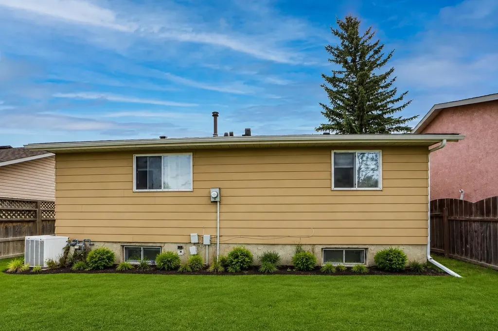 168 Castlebrook Drive NE Calgary AB t3j5k2