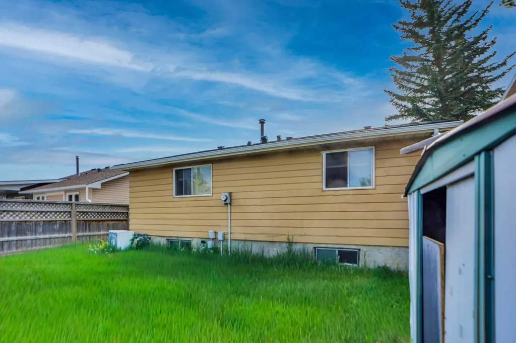 168 Castlebrook Drive NE Calgary AB t3j5k2