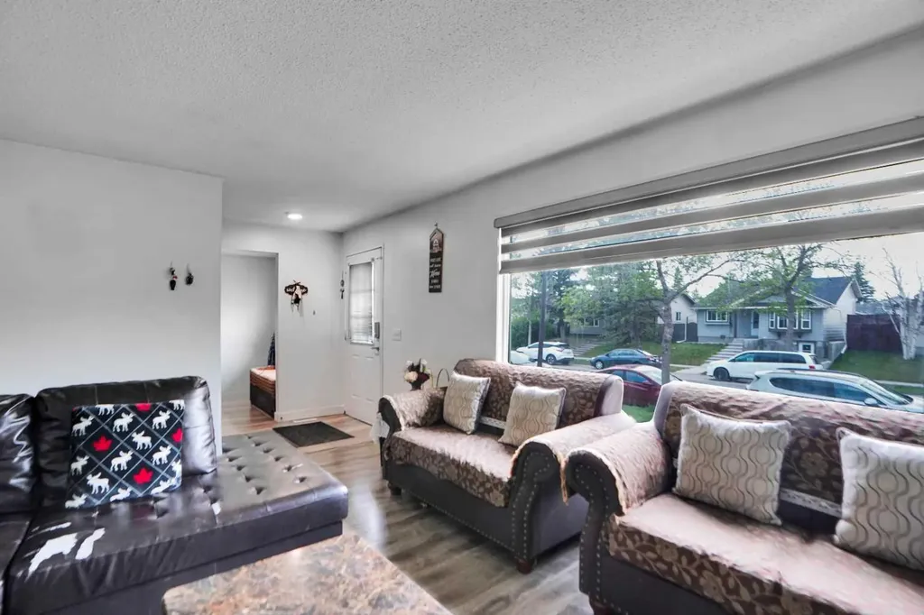 168 Castlebrook Drive NE Calgary AB t3j5k2