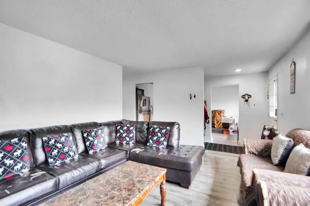 168 Castlebrook Drive NE Calgary AB t3j5k2