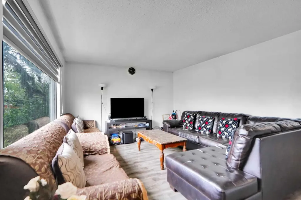 168 Castlebrook Drive NE Calgary AB t3j5k2