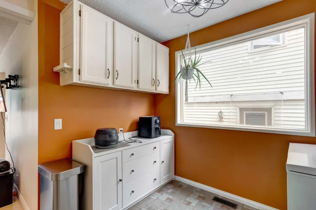 20 Strathearn Rise SW Calgary AB T3H 1R6