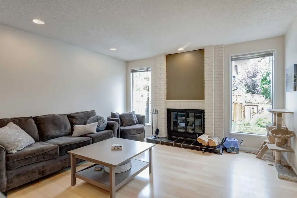 20 Strathearn Rise SW Calgary AB T3H 1R6
