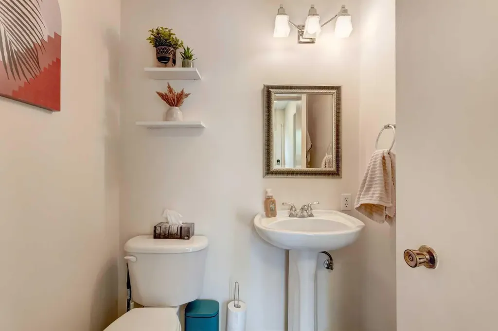 20 Strathearn Rise SW Calgary AB T3H 1R6