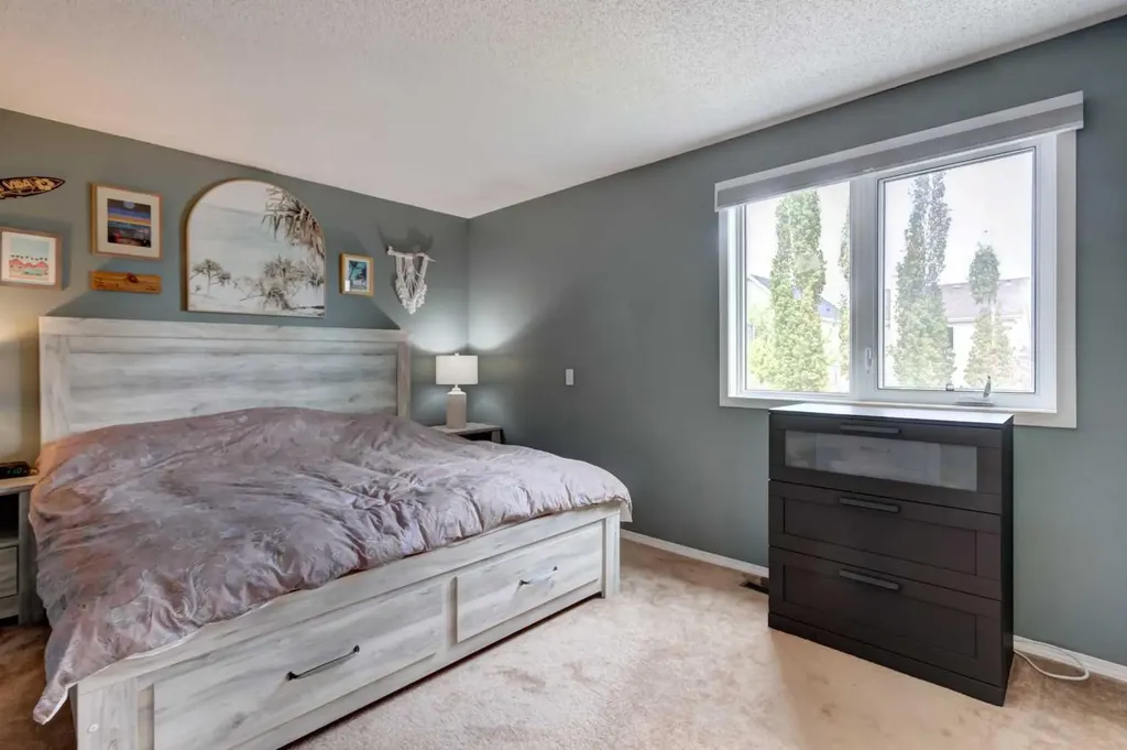 20 Strathearn Rise SW Calgary AB T3H 1R6
