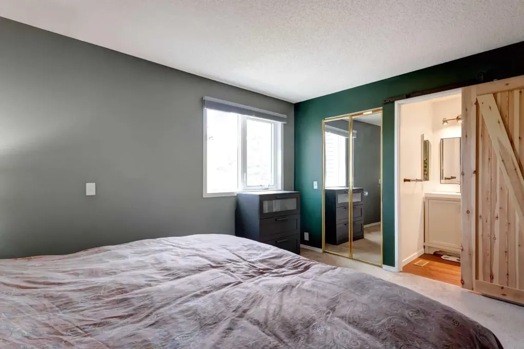 20 Strathearn Rise SW Calgary AB T3H 1R6