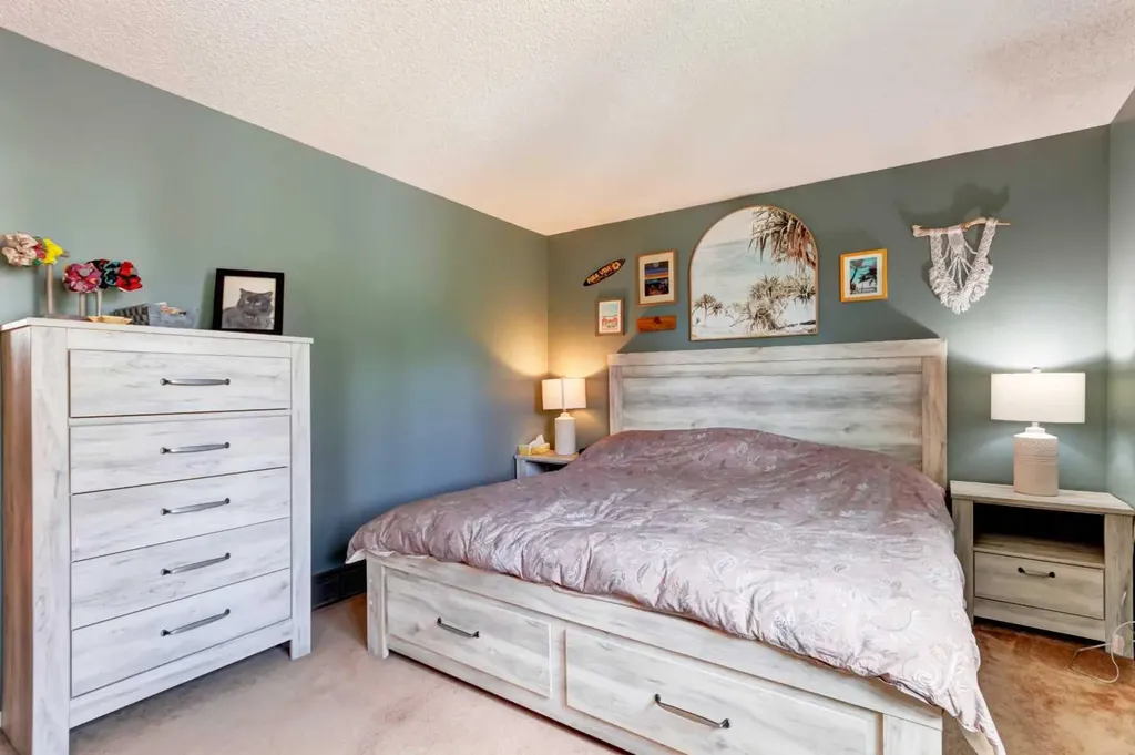 20 Strathearn Rise SW Calgary AB T3H 1R6