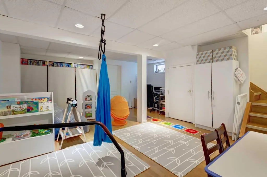 20 Strathearn Rise SW Calgary AB T3H 1R6