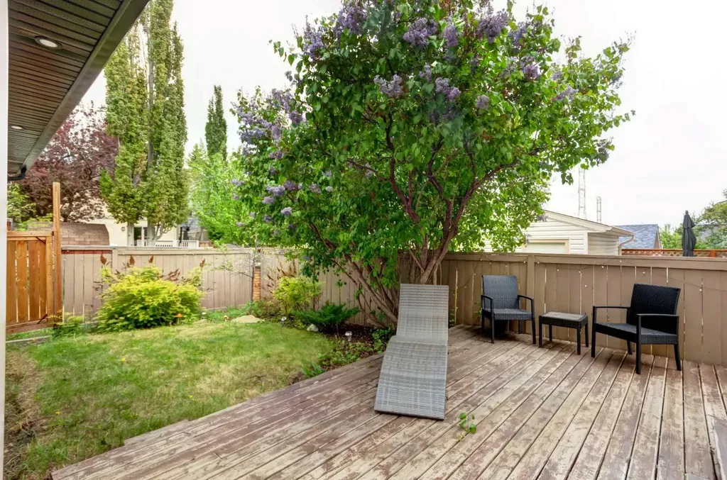 20 Strathearn Rise SW Calgary AB T3H 1R6