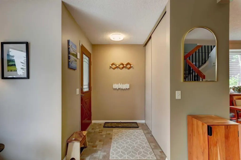 20 Strathearn Rise SW Calgary AB T3H 1R6