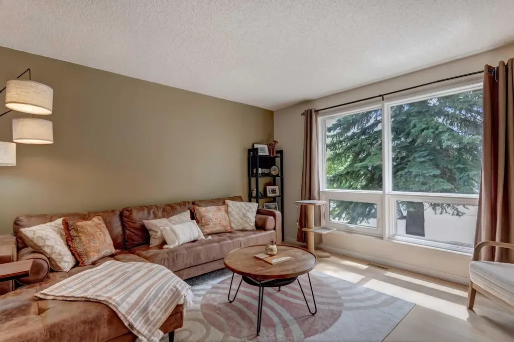 20 Strathearn Rise SW Calgary AB T3H 1R6
