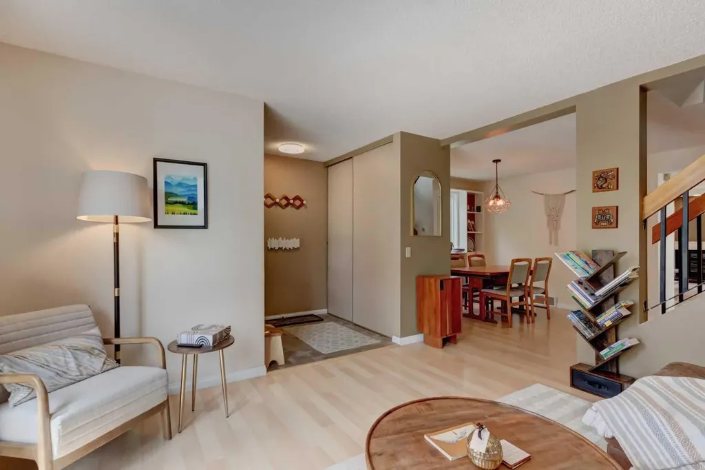 20 Strathearn Rise SW Calgary AB T3H 1R6