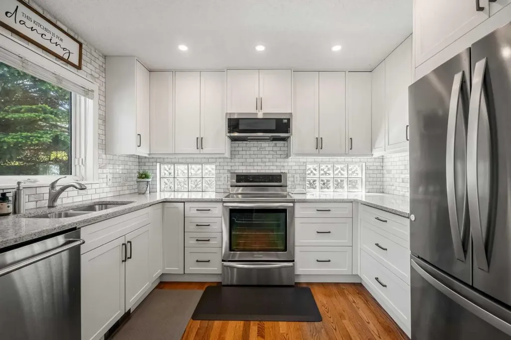 268 Douglas Woods Drive SE Calgary AB T2Z 2E9