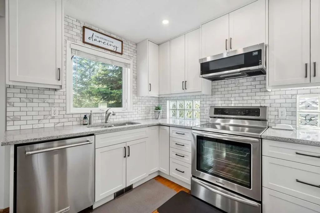 268 Douglas Woods Drive SE Calgary AB T2Z 2E9