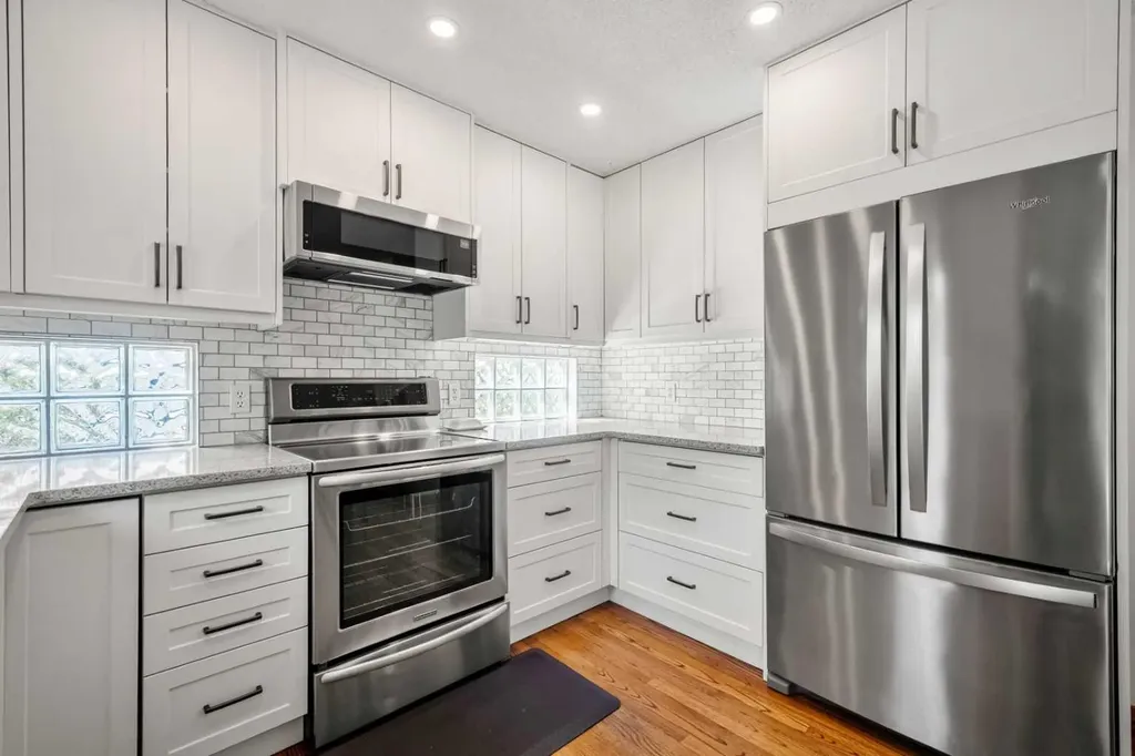 268 Douglas Woods Drive SE Calgary AB T2Z 2E9