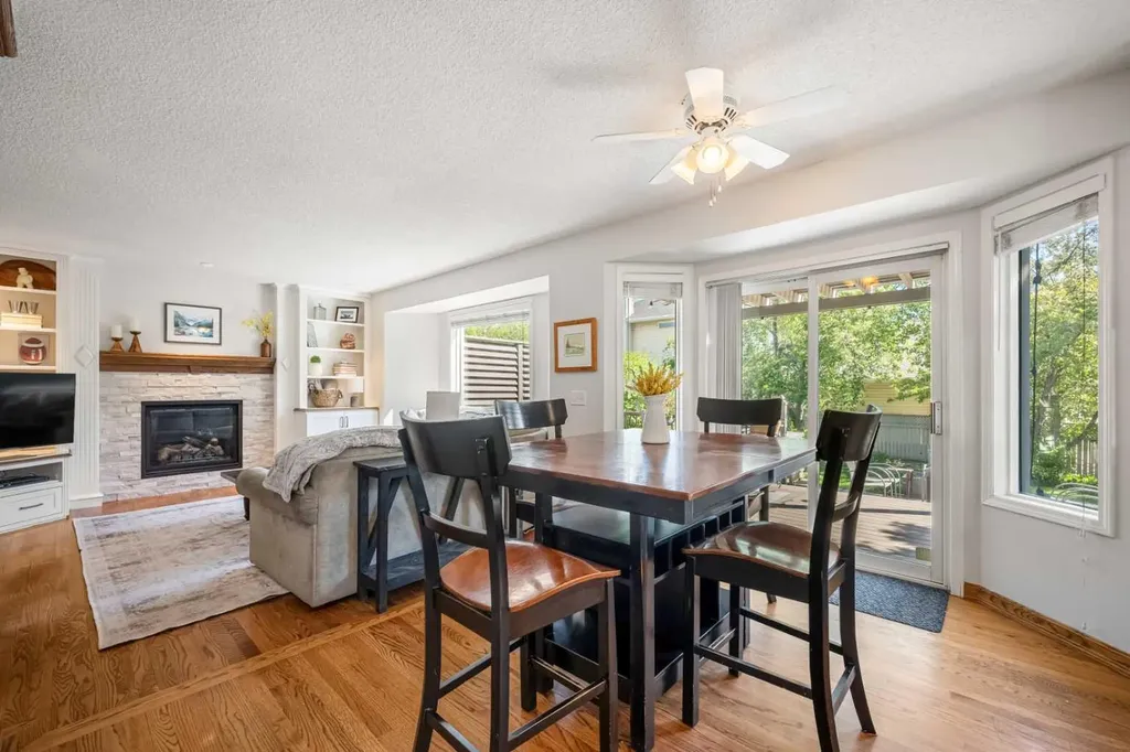 268 Douglas Woods Drive SE Calgary AB T2Z 2E9