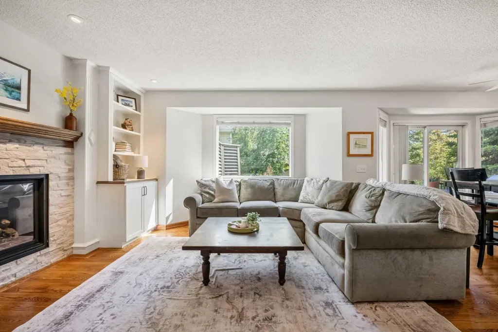 268 Douglas Woods Drive SE Calgary AB T2Z 2E9