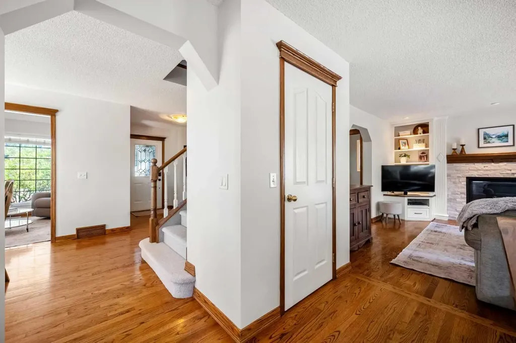 268 Douglas Woods Drive SE Calgary AB T2Z 2E9
