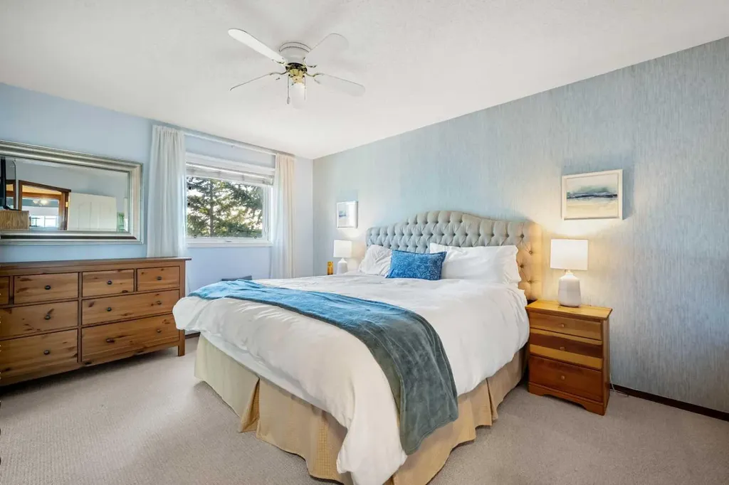 268 Douglas Woods Drive SE Calgary AB T2Z 2E9