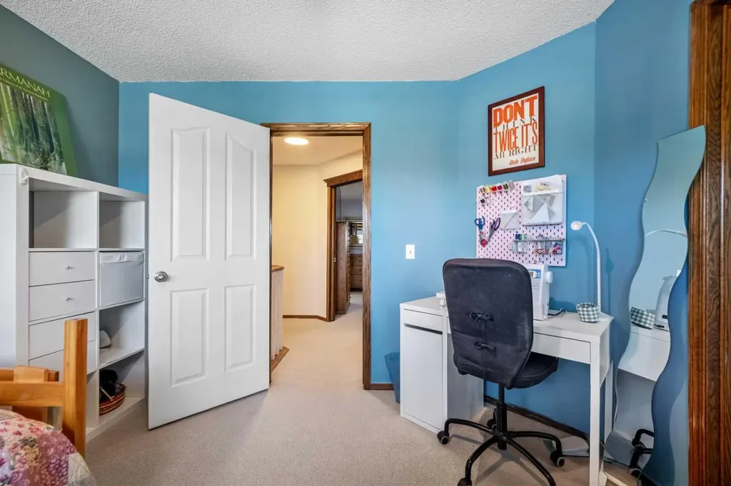 268 Douglas Woods Drive SE Calgary AB T2Z 2E9