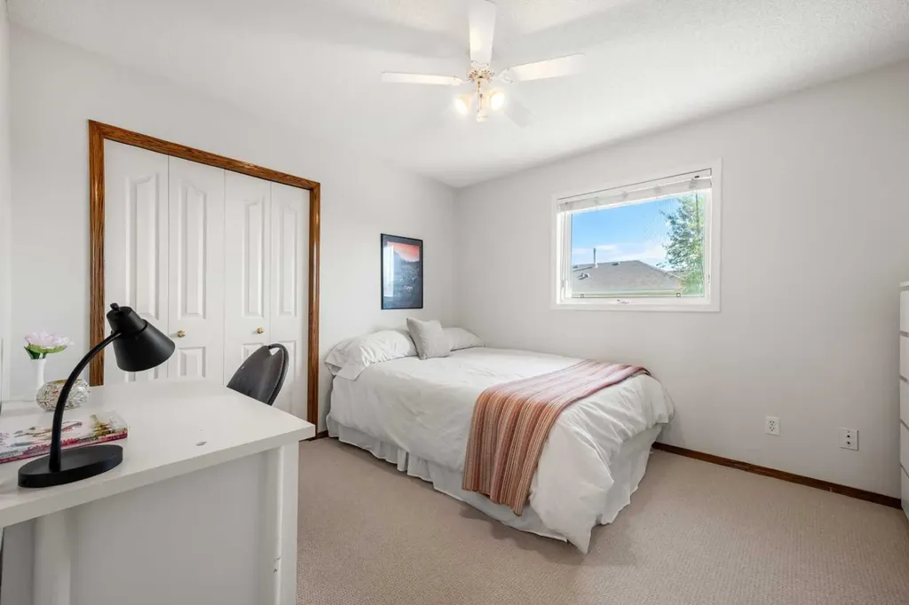 268 Douglas Woods Drive SE Calgary AB T2Z 2E9