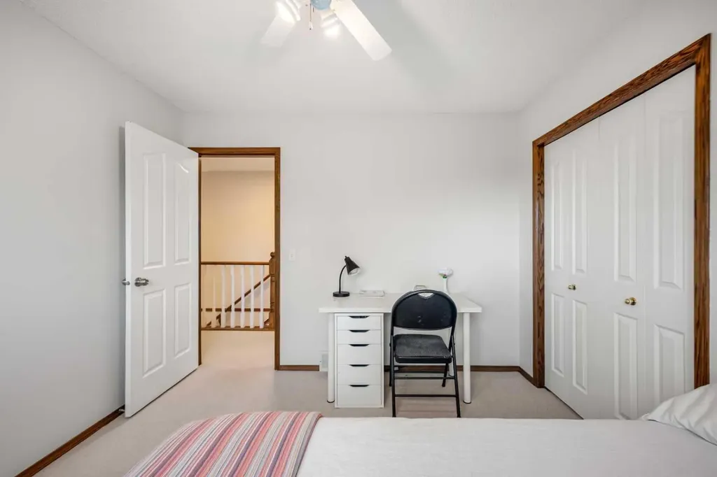 268 Douglas Woods Drive SE Calgary AB T2Z 2E9