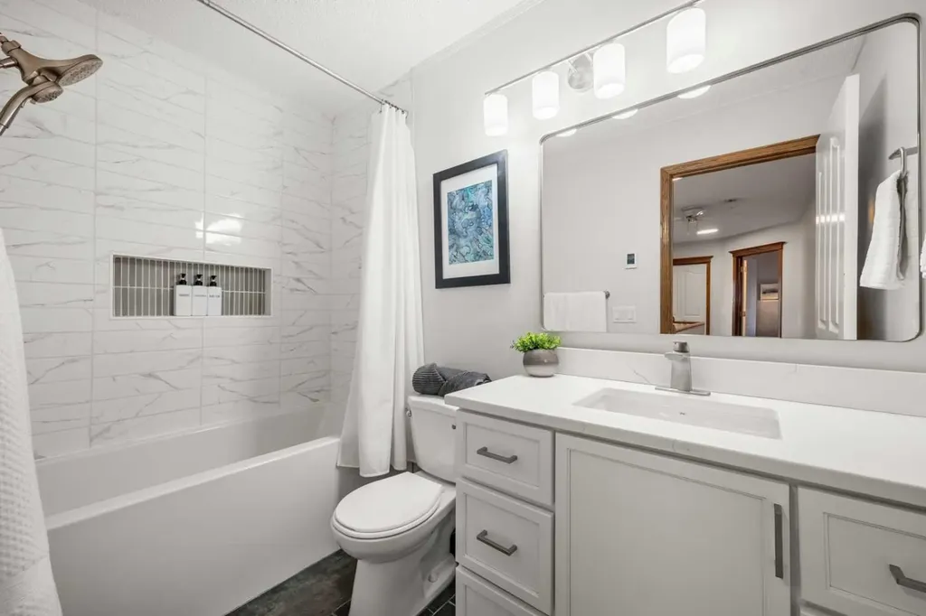 268 Douglas Woods Drive SE Calgary AB T2Z 2E9