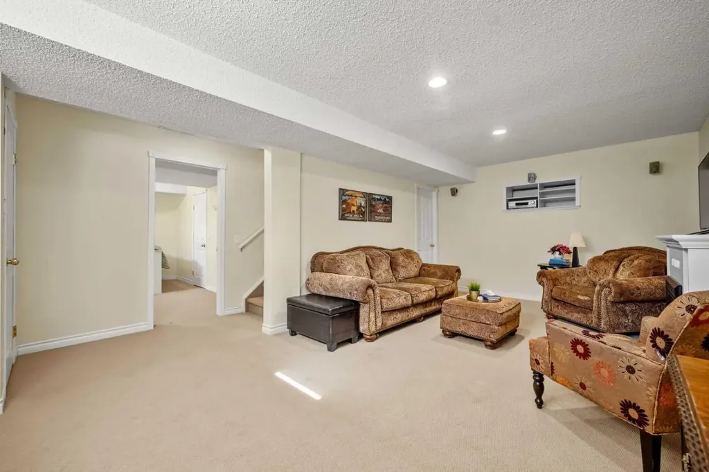 268 Douglas Woods Drive SE Calgary AB T2Z 2E9