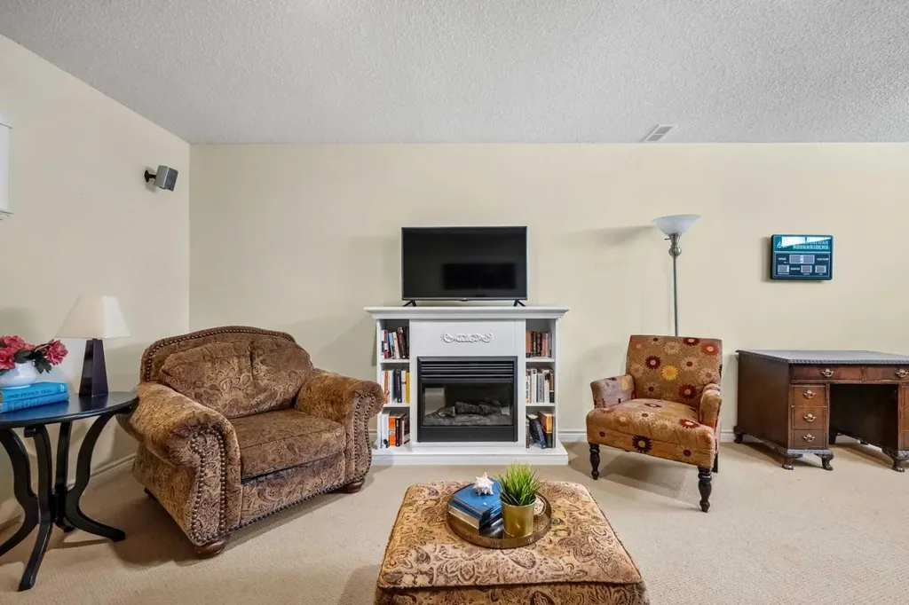 268 Douglas Woods Drive SE Calgary AB T2Z 2E9