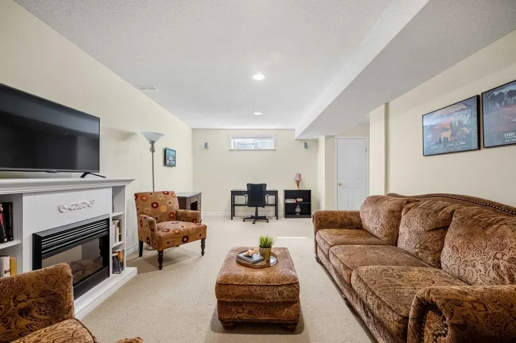 268 Douglas Woods Drive SE Calgary AB T2Z 2E9