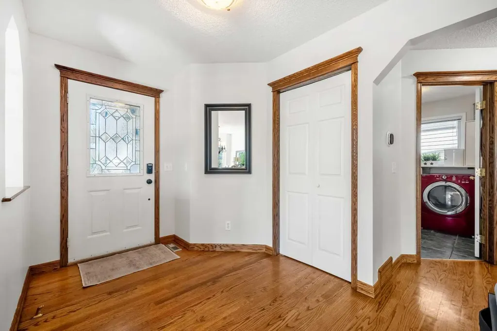 268 Douglas Woods Drive SE Calgary AB T2Z 2E9