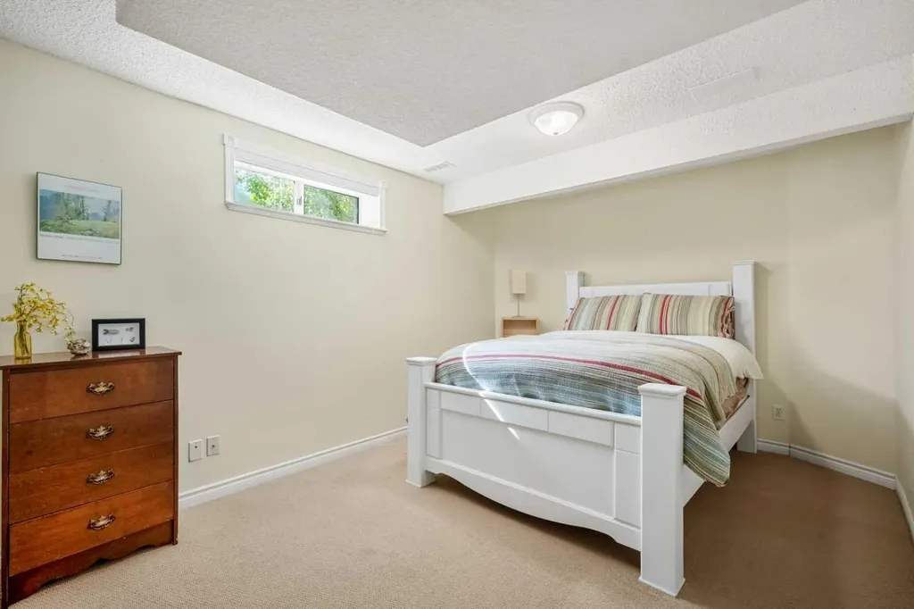 268 Douglas Woods Drive SE Calgary AB T2Z 2E9