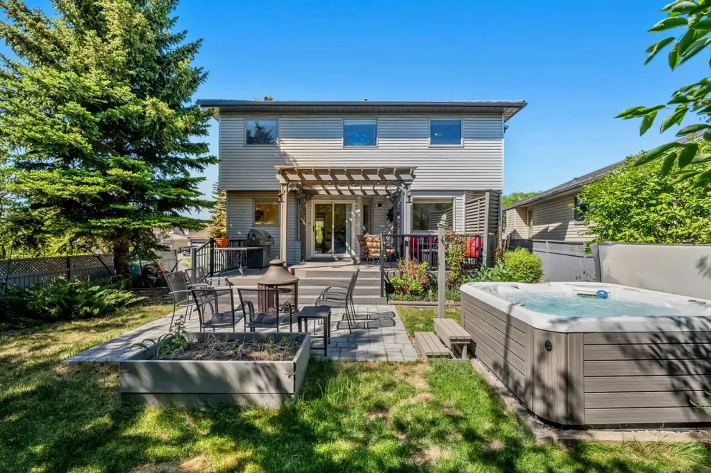 268 Douglas Woods Drive SE Calgary AB T2Z 2E9