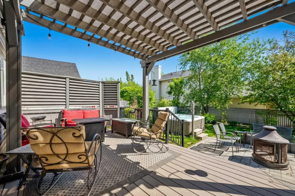 268 Douglas Woods Drive SE Calgary AB T2Z 2E9