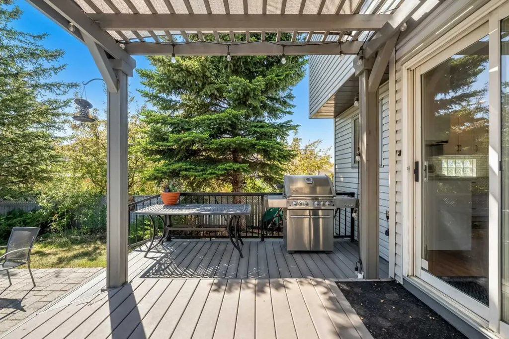 268 Douglas Woods Drive SE Calgary AB T2Z 2E9