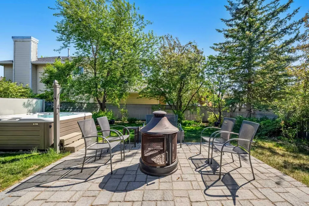 268 Douglas Woods Drive SE Calgary AB T2Z 2E9