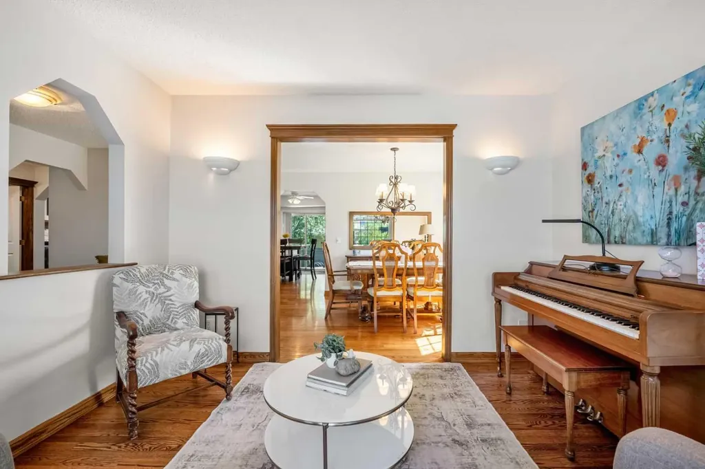 268 Douglas Woods Drive SE Calgary AB T2Z 2E9
