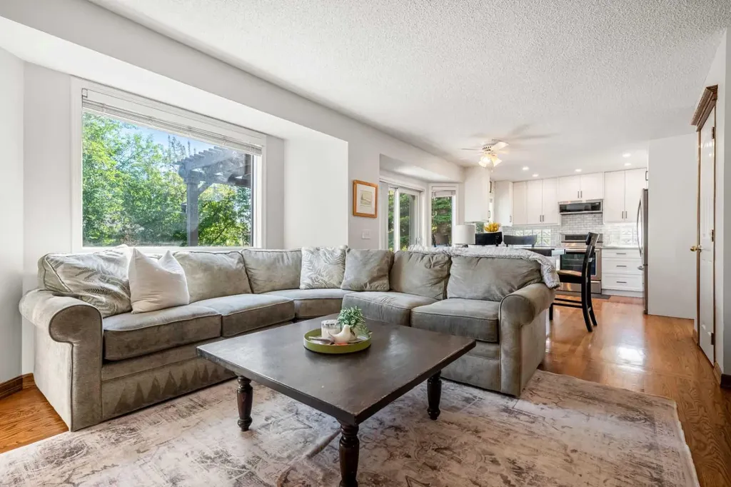 268 Douglas Woods Drive SE Calgary AB T2Z 2E9