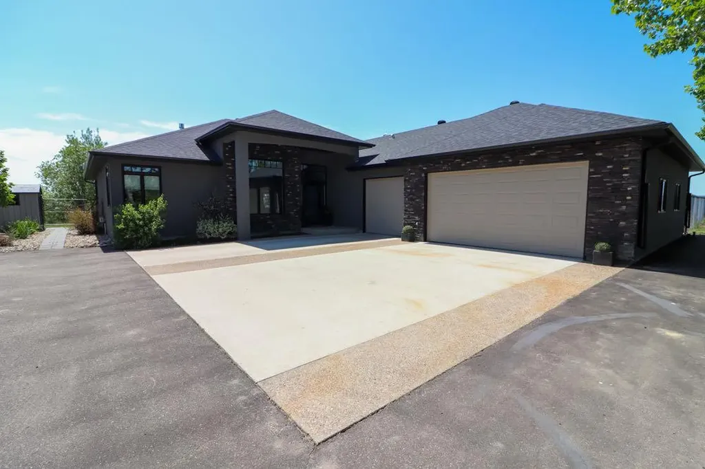 6223A Highway 3 Rural Cypress County AB T1B 4Y5
