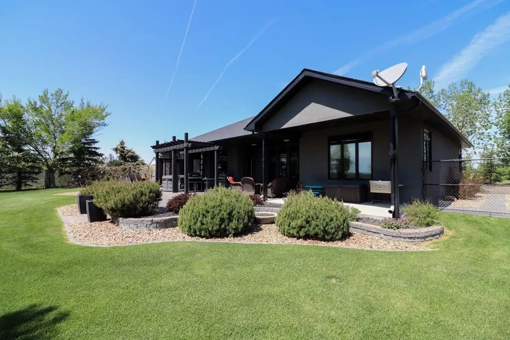 6223A Highway 3 Rural Cypress County AB T1B 4Y5