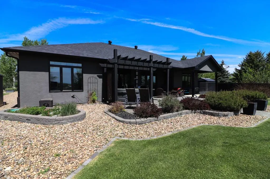 6223A Highway 3 Rural Cypress County AB T1B 4Y5