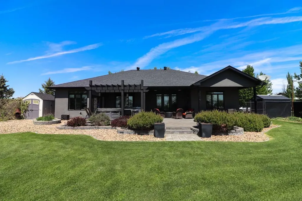 6223A Highway 3 Rural Cypress County AB T1B 4Y5